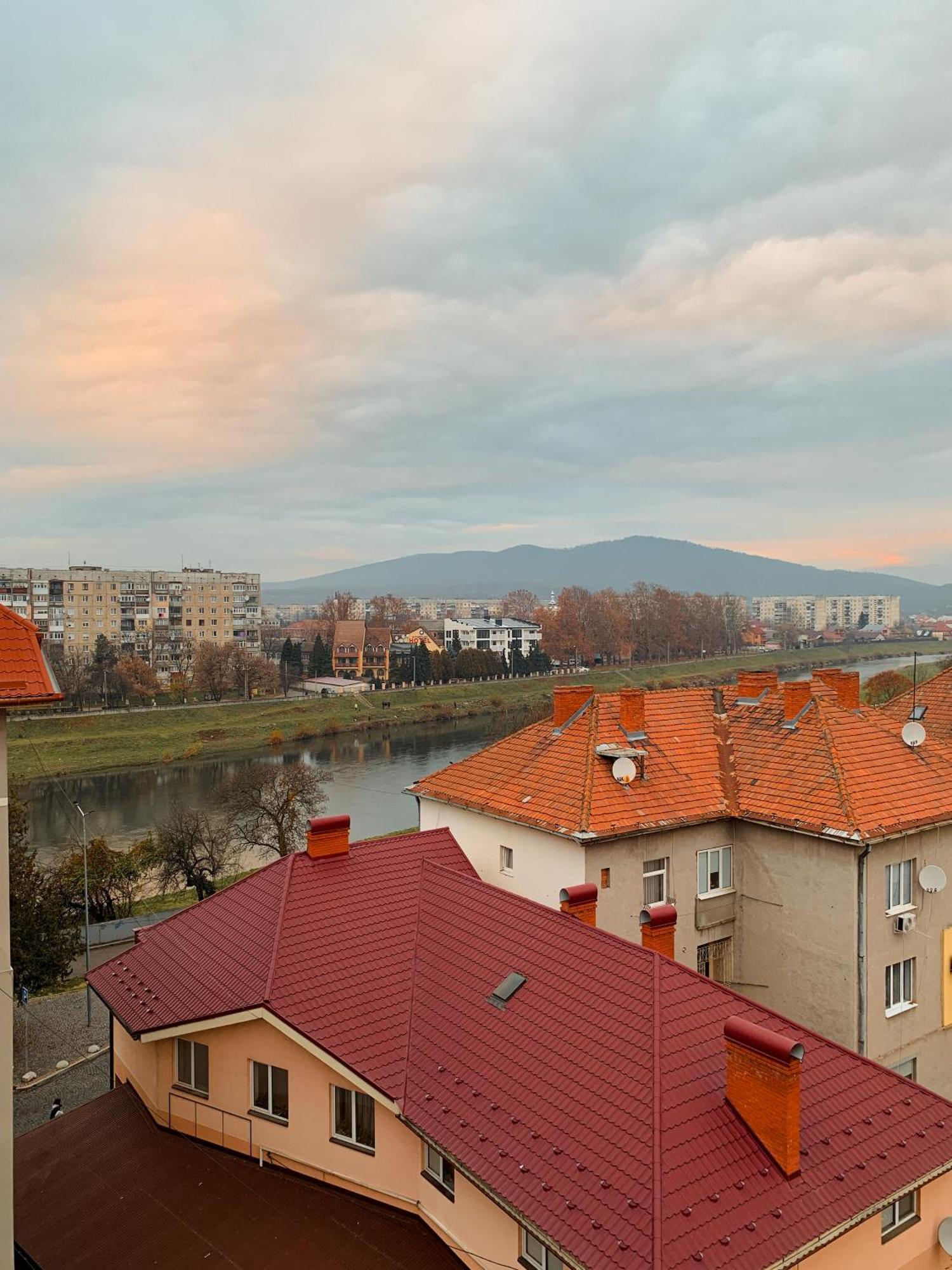 Apartments Domovik Parkaniya, 2A Мукачеве Екстериор снимка